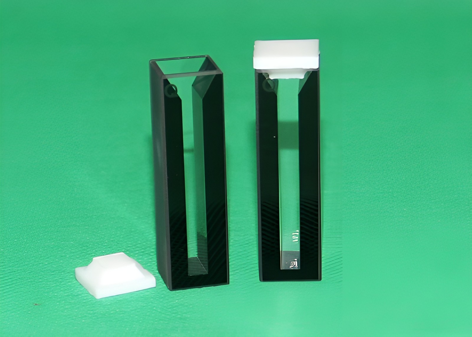 (2pcs) Micro Quartz Cuvette Black Wall PTFE Lid 10mm Path 1.4mL JGS1