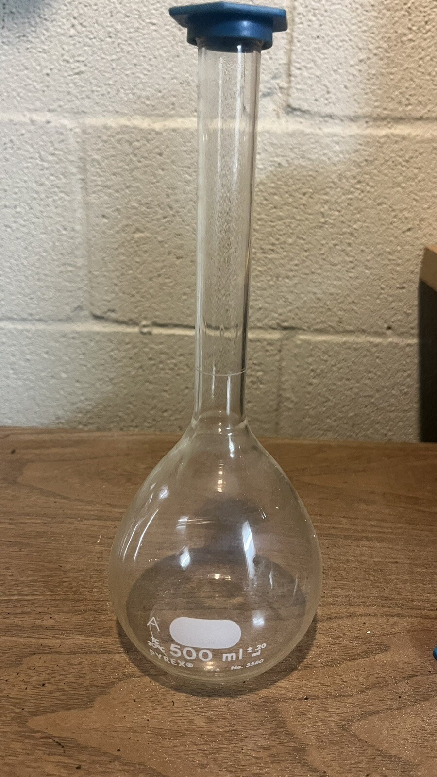 Pyrex 500ml Volumetric Flask With Cap Grade A No. 5580