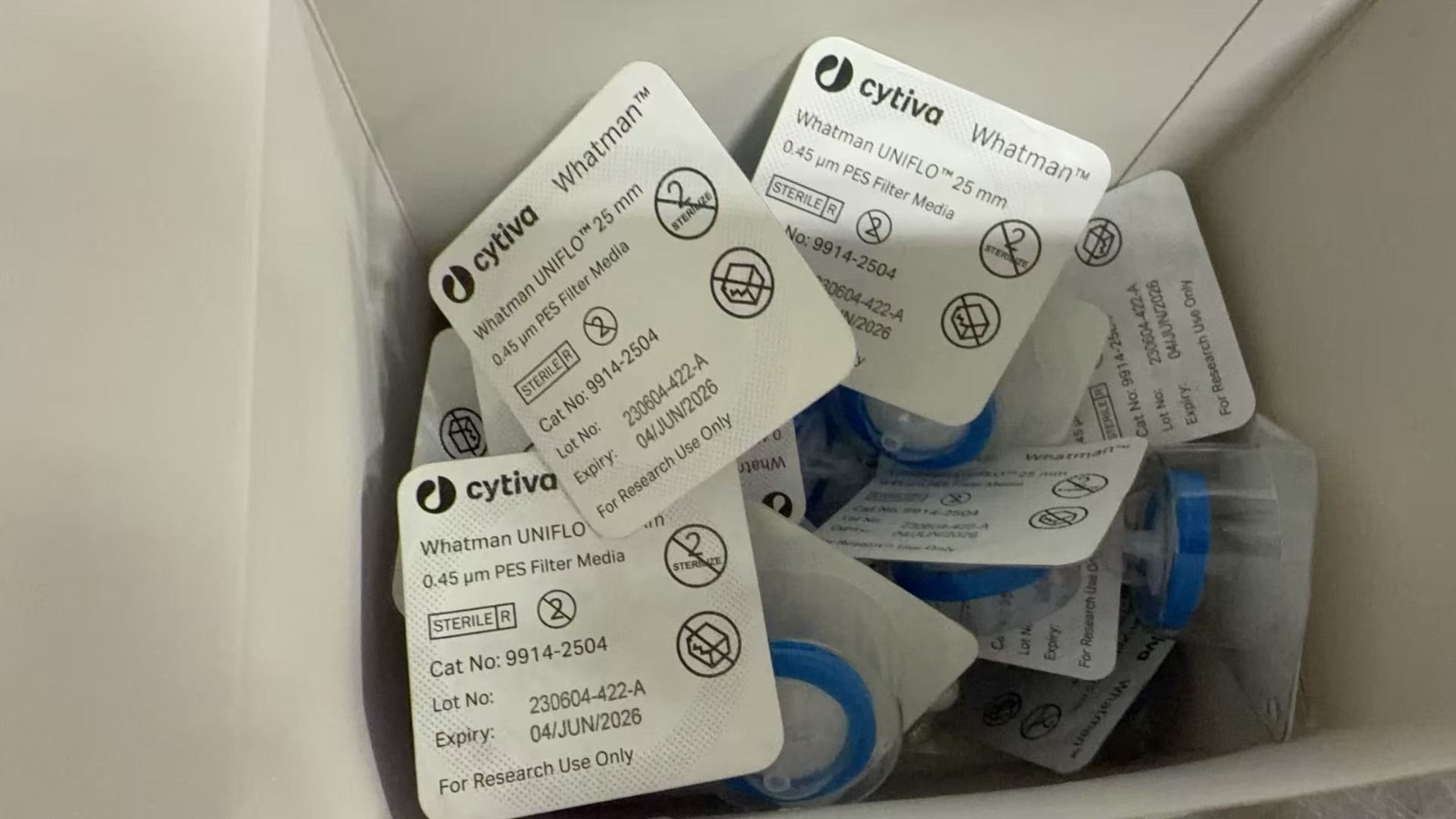 Cytiva 9914-2504 Whatman Uniflo syring filter, 25mm, 0.45 um, 26 filter left