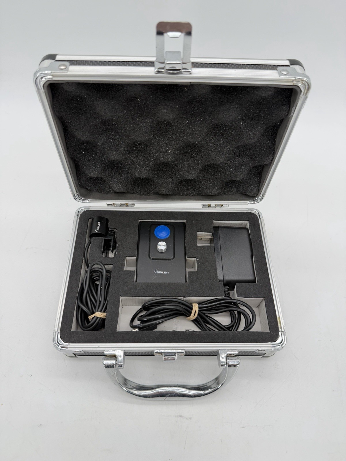Seiler Loupe LED Light W/ Battery Pack – Charger – Case Tested (Read Desc)