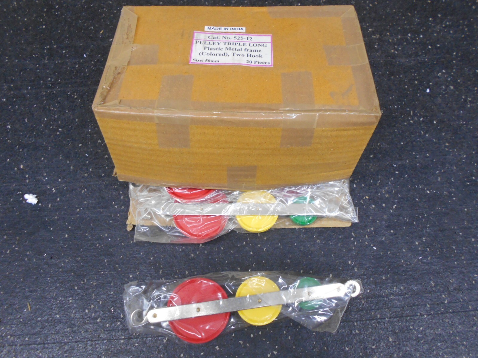 PLASTIC TRIPLE LONG PULLEY 525 12 TWO HOOK BOX OF 20