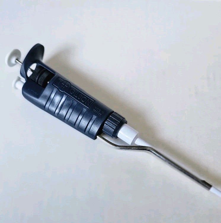 Gilson Pipetman P100 Single-Channel Pipette 10-100 uL Used