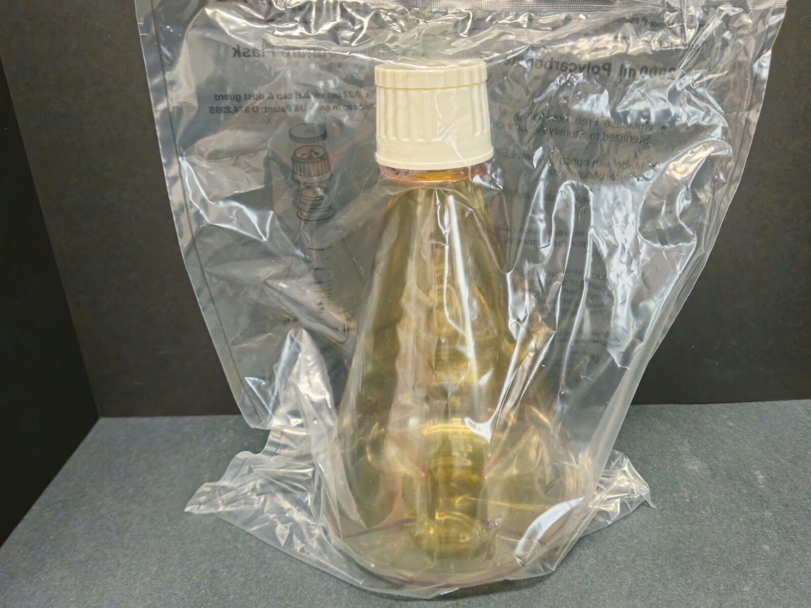 Greiner Bio-One Shaker Flask 2 L DuoCap Baffled Bottom Case of 6 Flasks