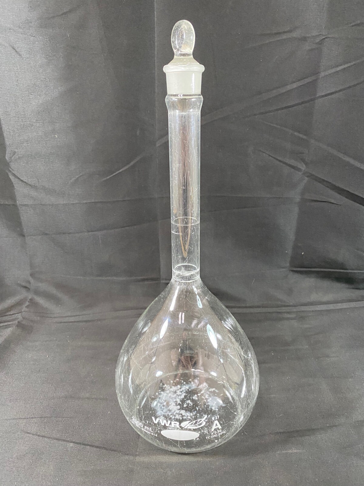 VWR 2000mL Class A Volumetric Flask With Glass Stopper #27 ±0.50 89000-414