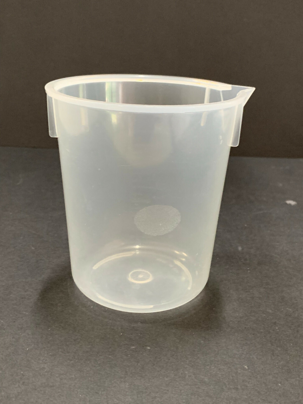 Plastic measuring Cup with Spout – 400 mL