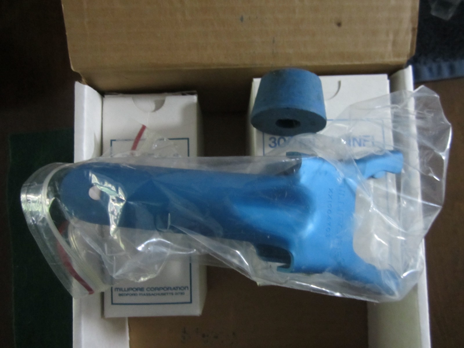 Millipore XX10 047 30 – Base & Stopper, 300ML Funnel, Spring Clamp, XX10 047 08