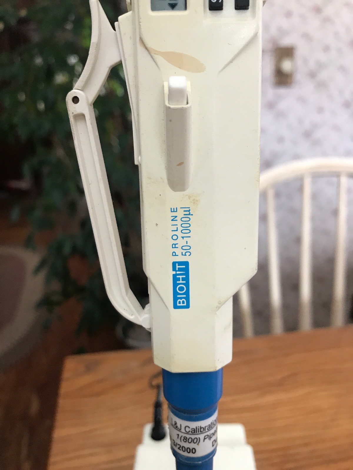 Biohit Proline Electronic Single Channel Pipette, 50-1000uL, w/ Charging Stand