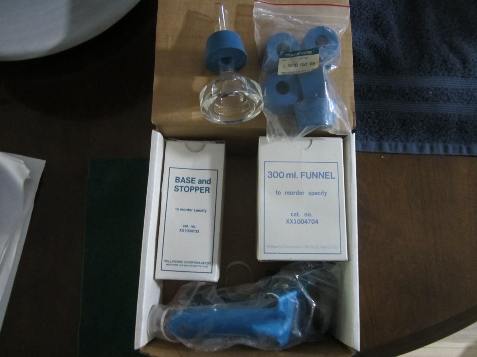 Millipore XX10 047 30 – Base & Stopper, 300ML Funnel, Spring Clamp, XX10 047 08