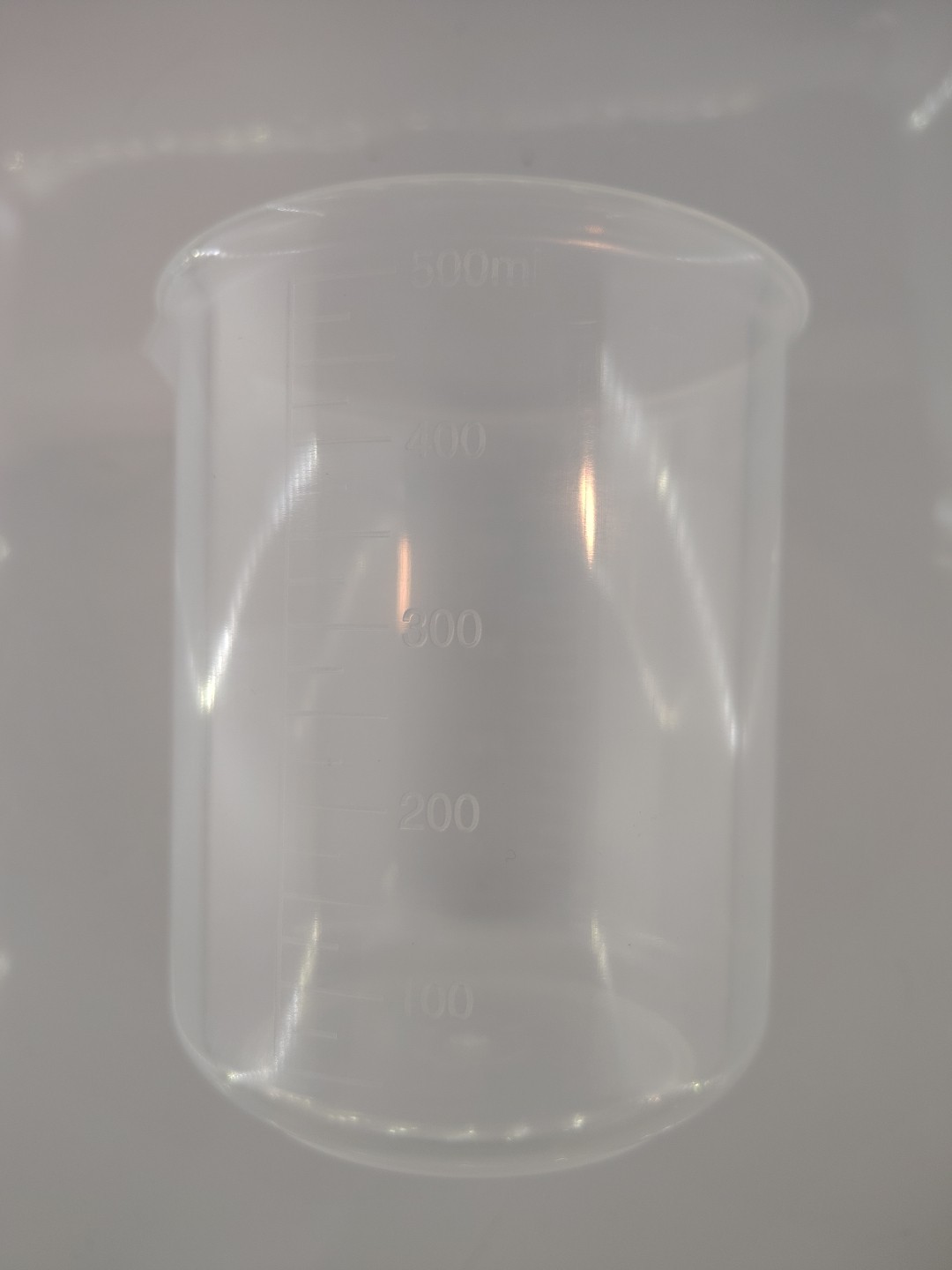 12 PACK Modern Curiosity 500ml Polypropylene Plastic Beakers, Raised Graduations