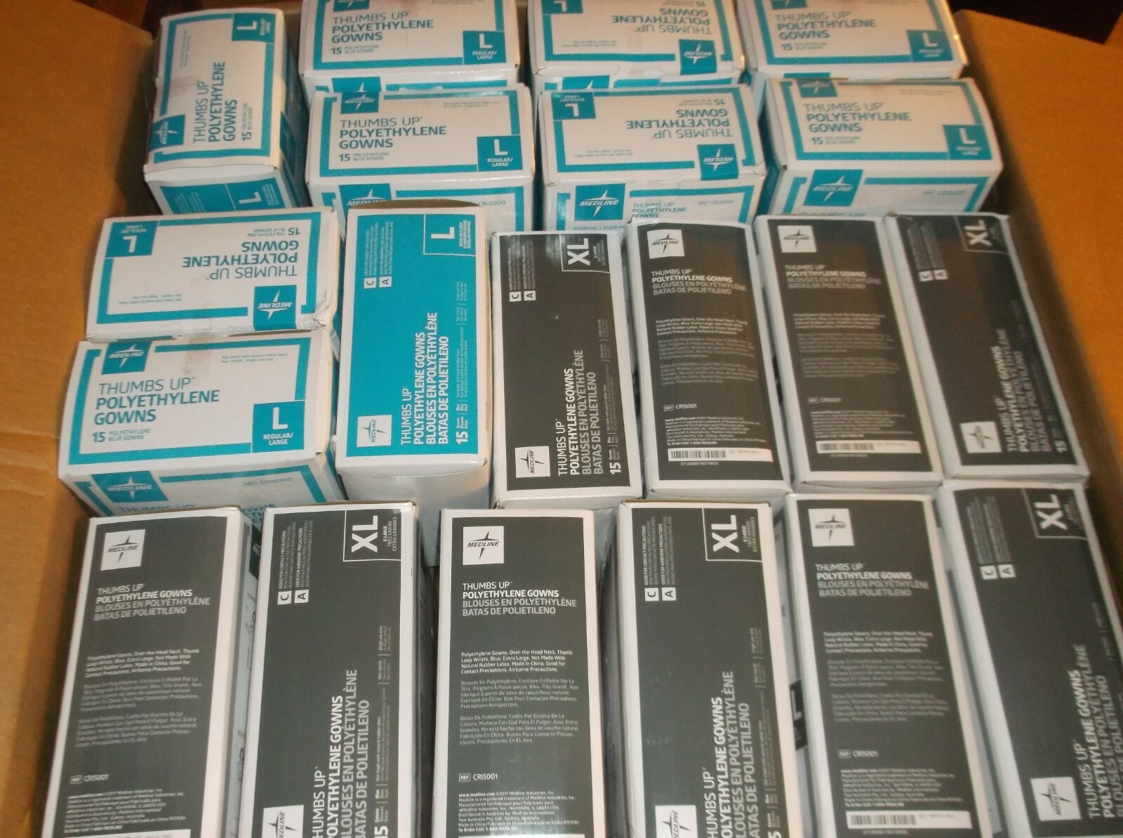 (300) MEDLINE THUMBS UP POLYETHYLENE GOWNS 150 LARGE/150 X-TRA LARGE CR15001 CR1