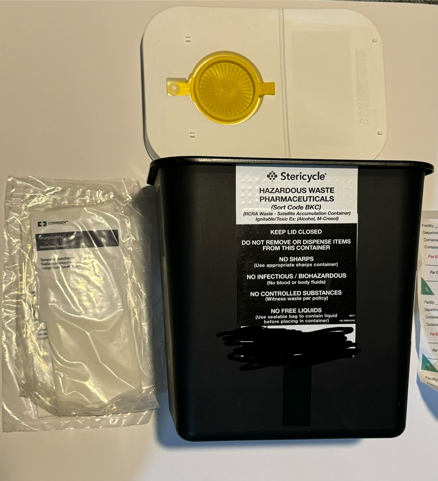 Covidien Stericycle RCRA Waste Disposal Container 2 gal. Horizontal Entry New