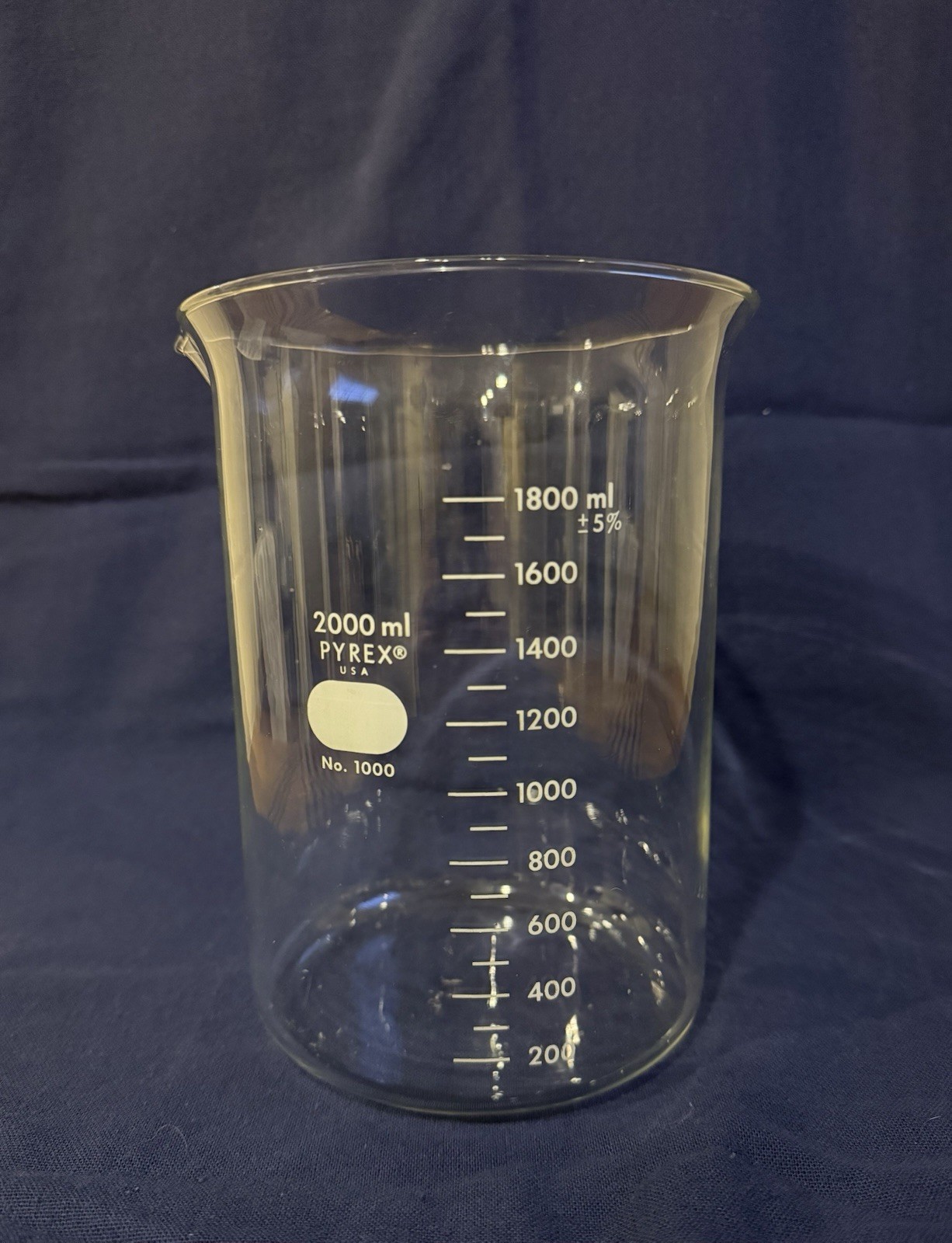Pyrex No. 1000 2000 +5% ML Glass Lab Beaker W/ Pour Spout 8″ Tall Vintage
