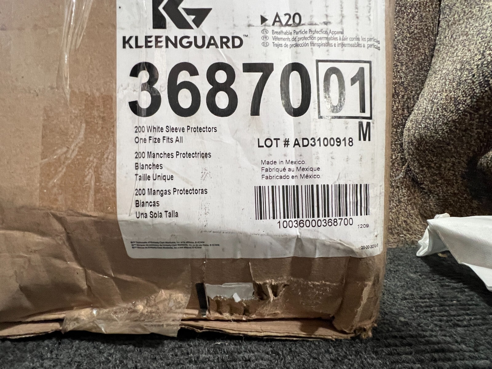 Box of 200 Kimberly Clark KleenGuard White Sleeve Protector A20 36870