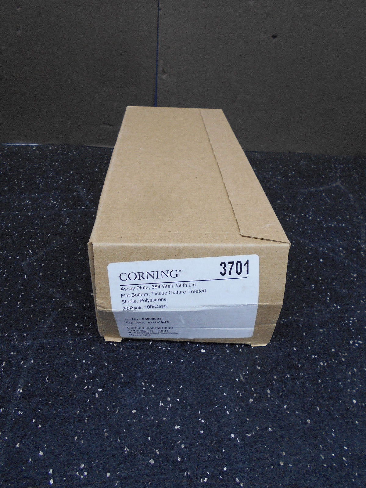 CORNING 3701 FLAT BOTTOM 384 WELL ASSAY PLATE WITH LID 20/BX