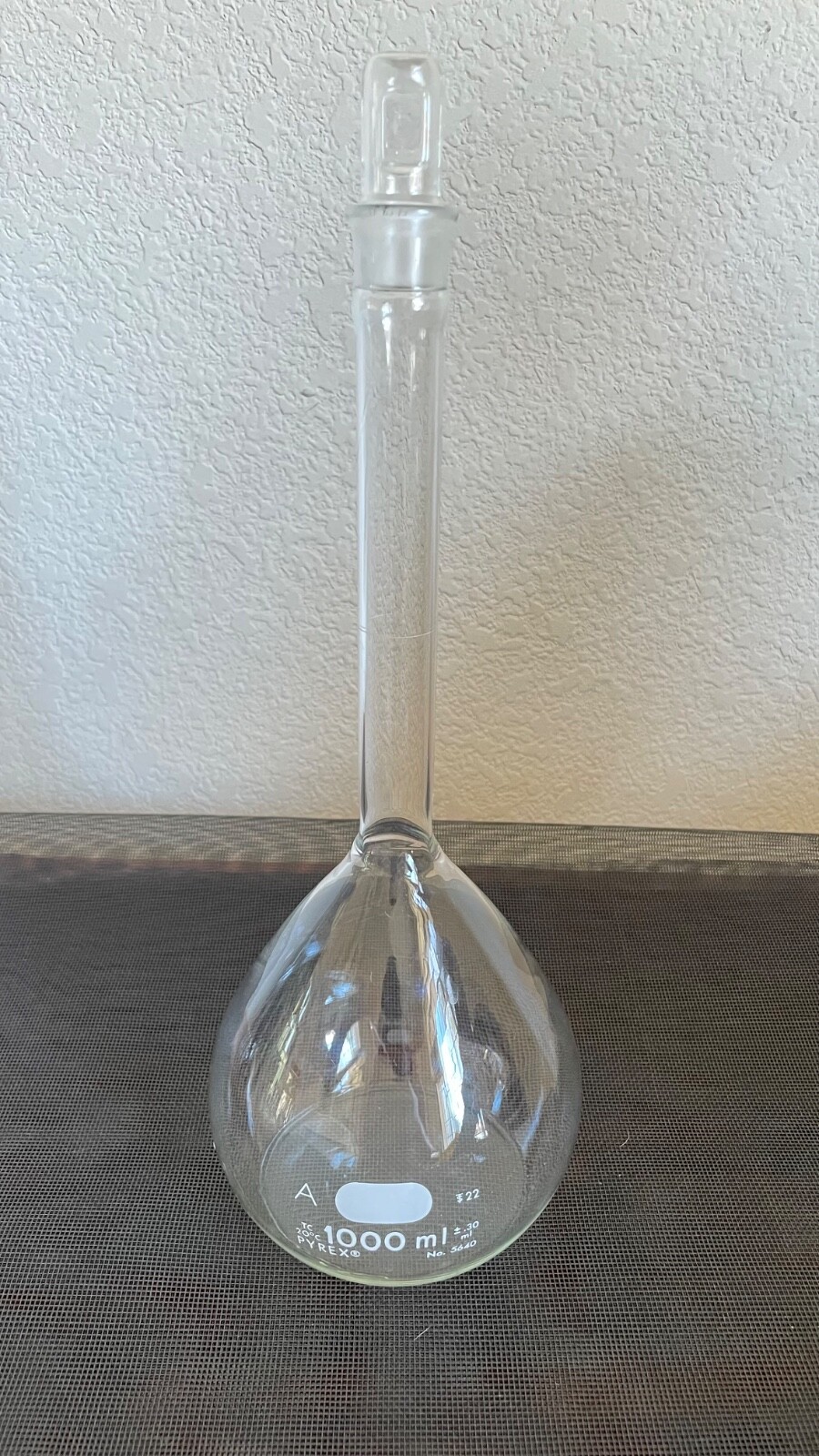 **Corning PYREX 1000mL Class A Volumetric Flask w/ Stopper #22 5640-1L**