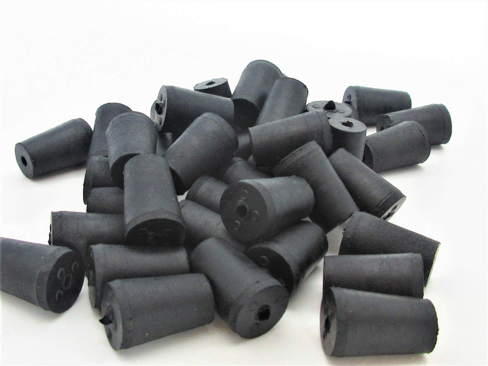 #000 Solid Rubber Stoppers 1 Hole Tapered Plug Corks Fits 11/32″ to 15/32″ ID
