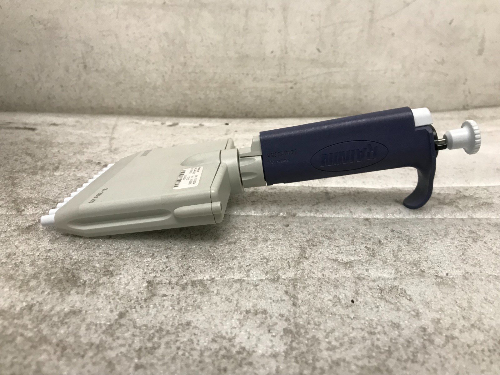 Rainin Pipet-Lite / 200-200ul LTS / 12-Channel Adjustable Spacer