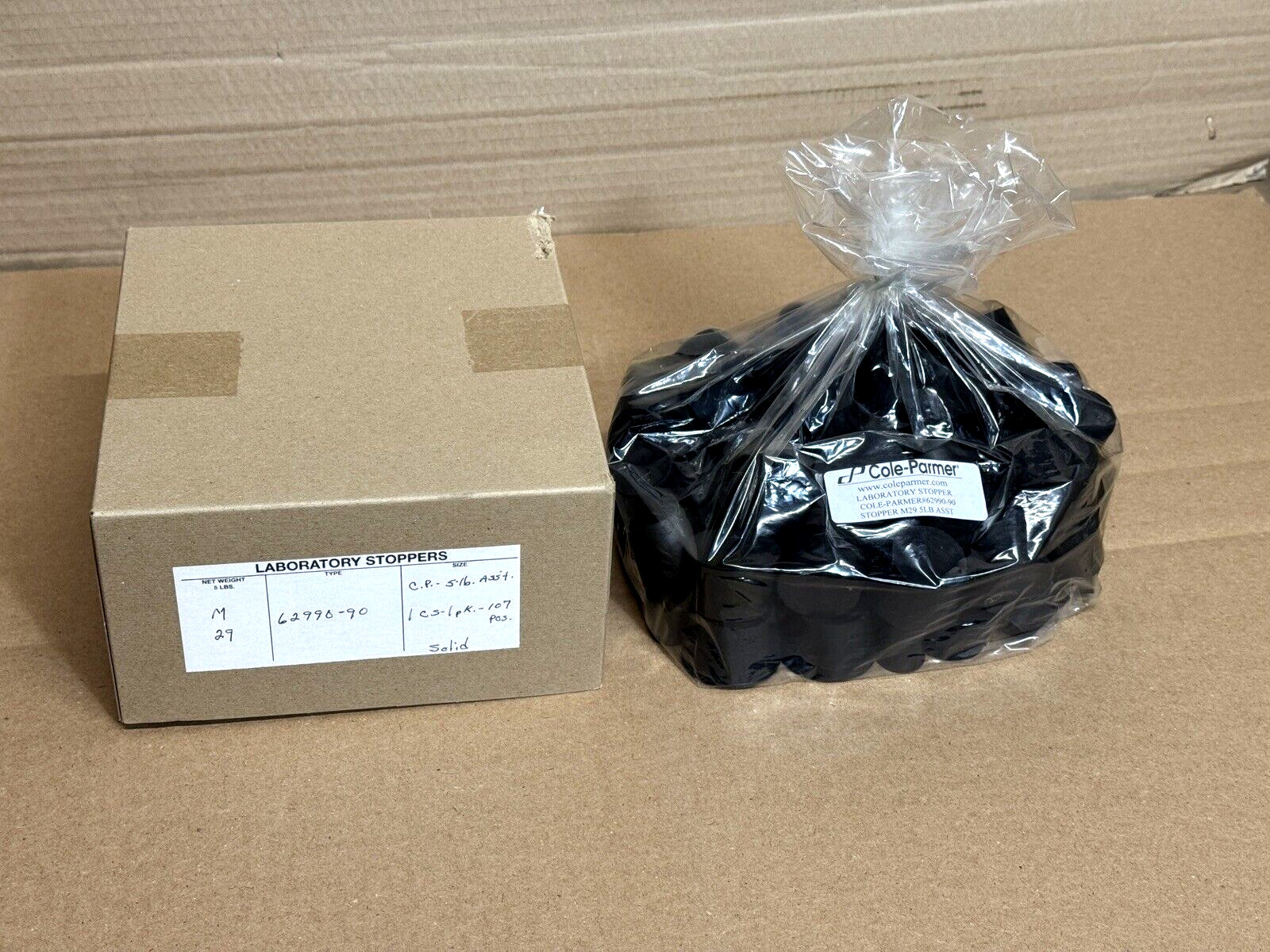 Cole Parmer Black Rubber Stoppers, Assorted Sizes 00-8, 107 Pack New