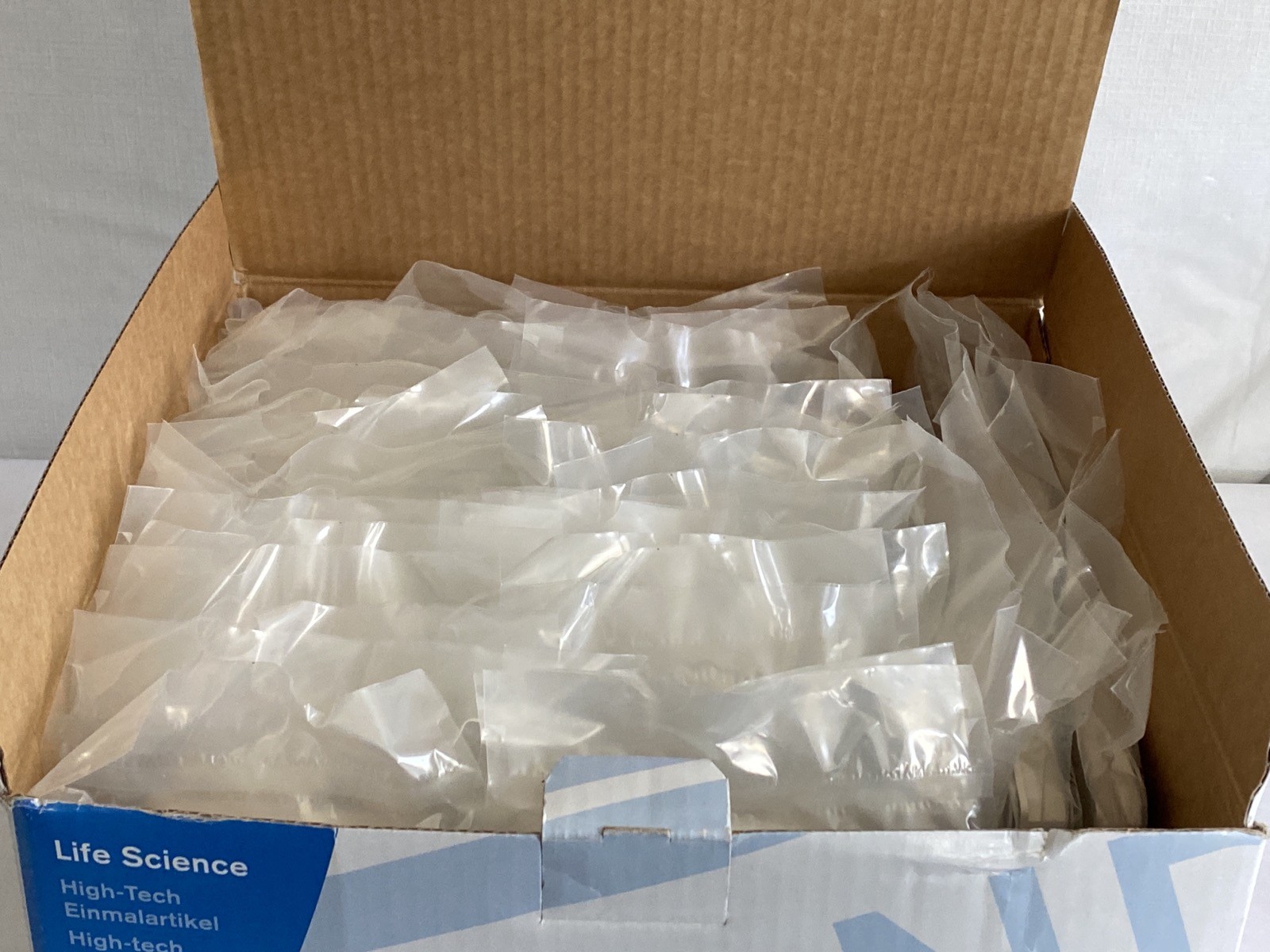 (46) BRAND TECH 96-Well CellGrade Microtitration Plates F-Bttm Lid 781965 B