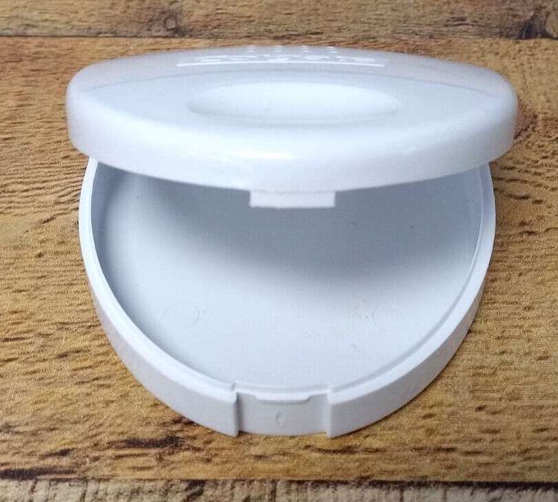 Colgate Retainer Case – White