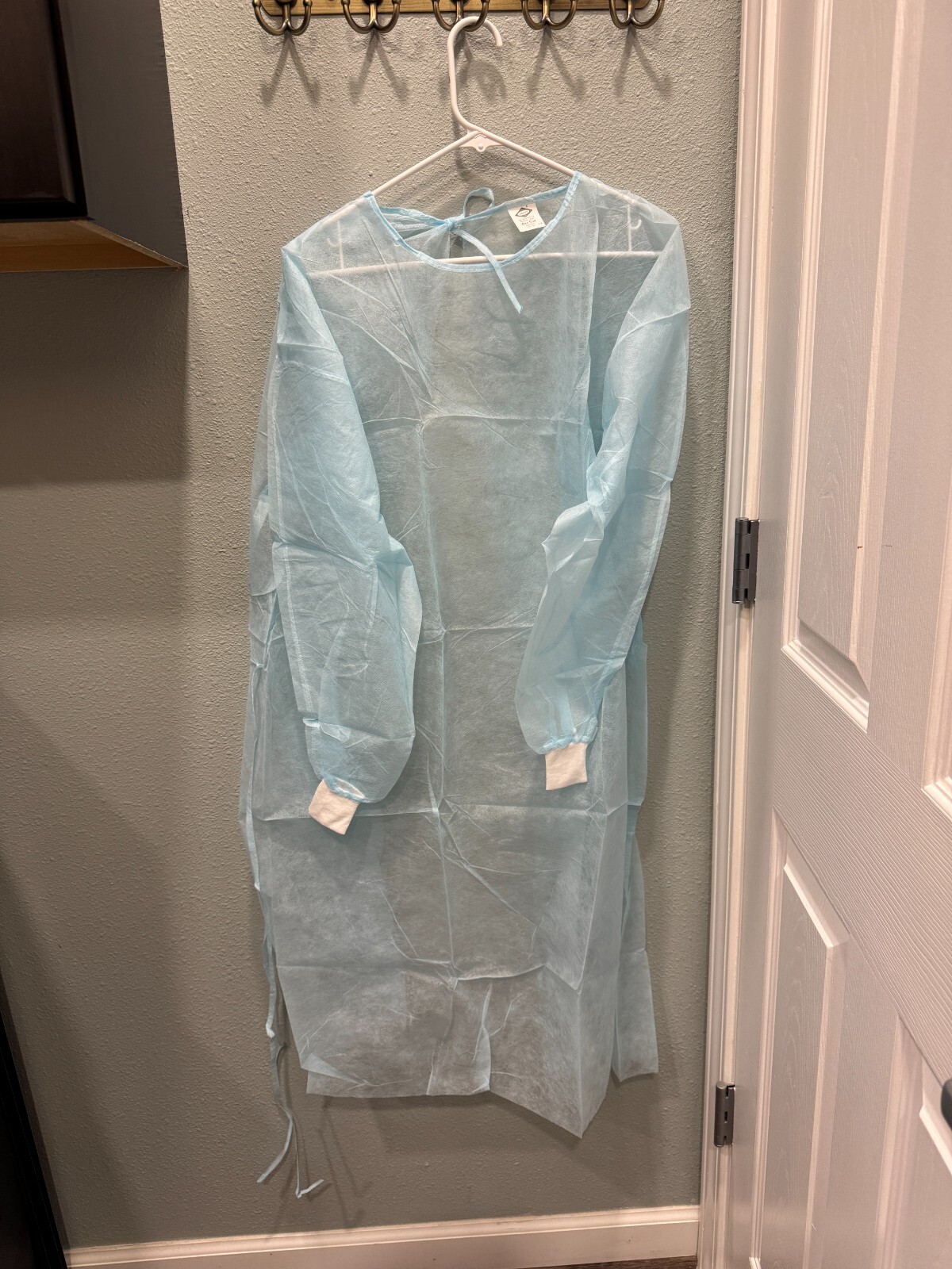 Isolation Gowns – Blue Knitt Cuff – One Size – Lot of 20