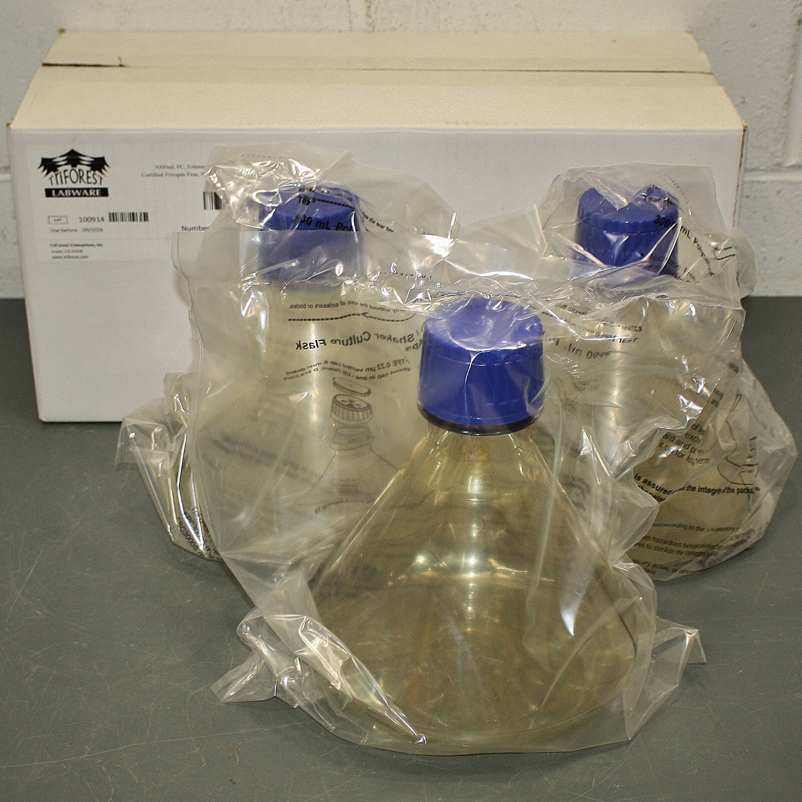 (3) TriForest Fernbach Flasks FPC3000S, 3000 mL, Autoclavable, PC, EXP 9/2026
