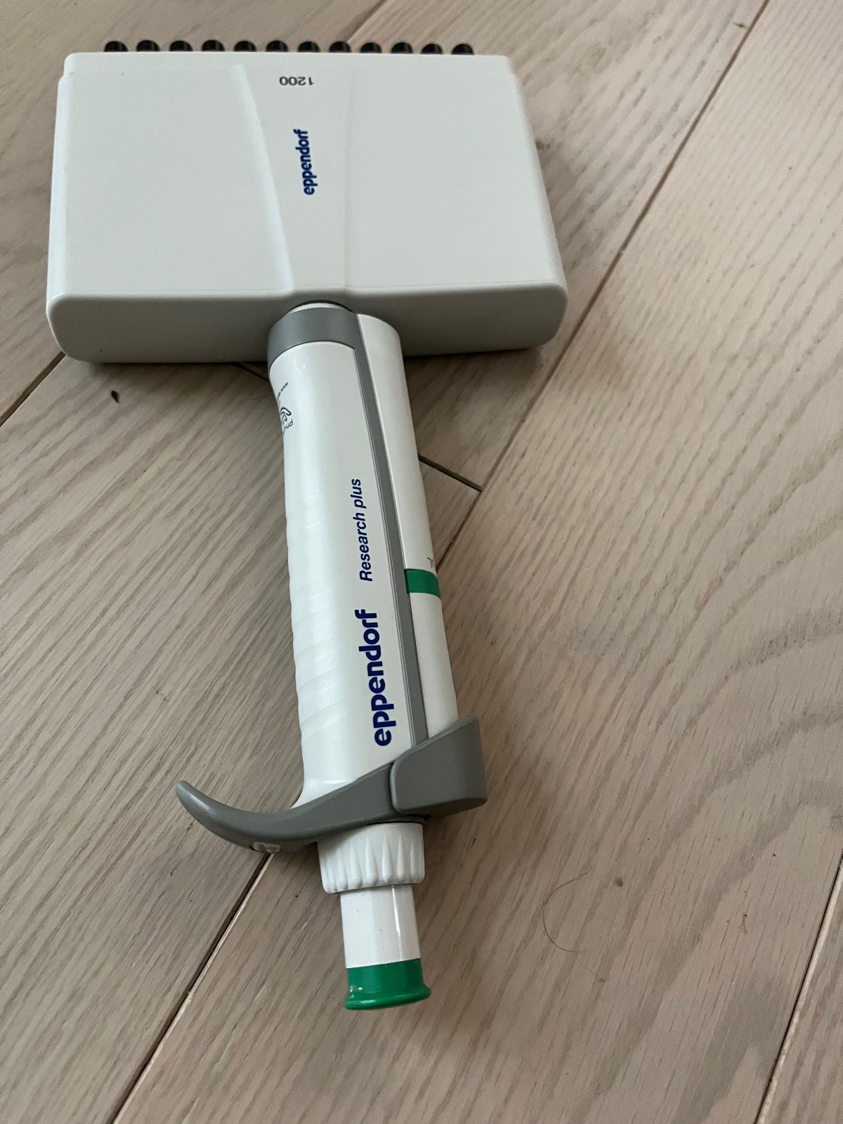 Eppendorf Research plus Pipette multichannel 12-channel 100-1200 ul adjustable
