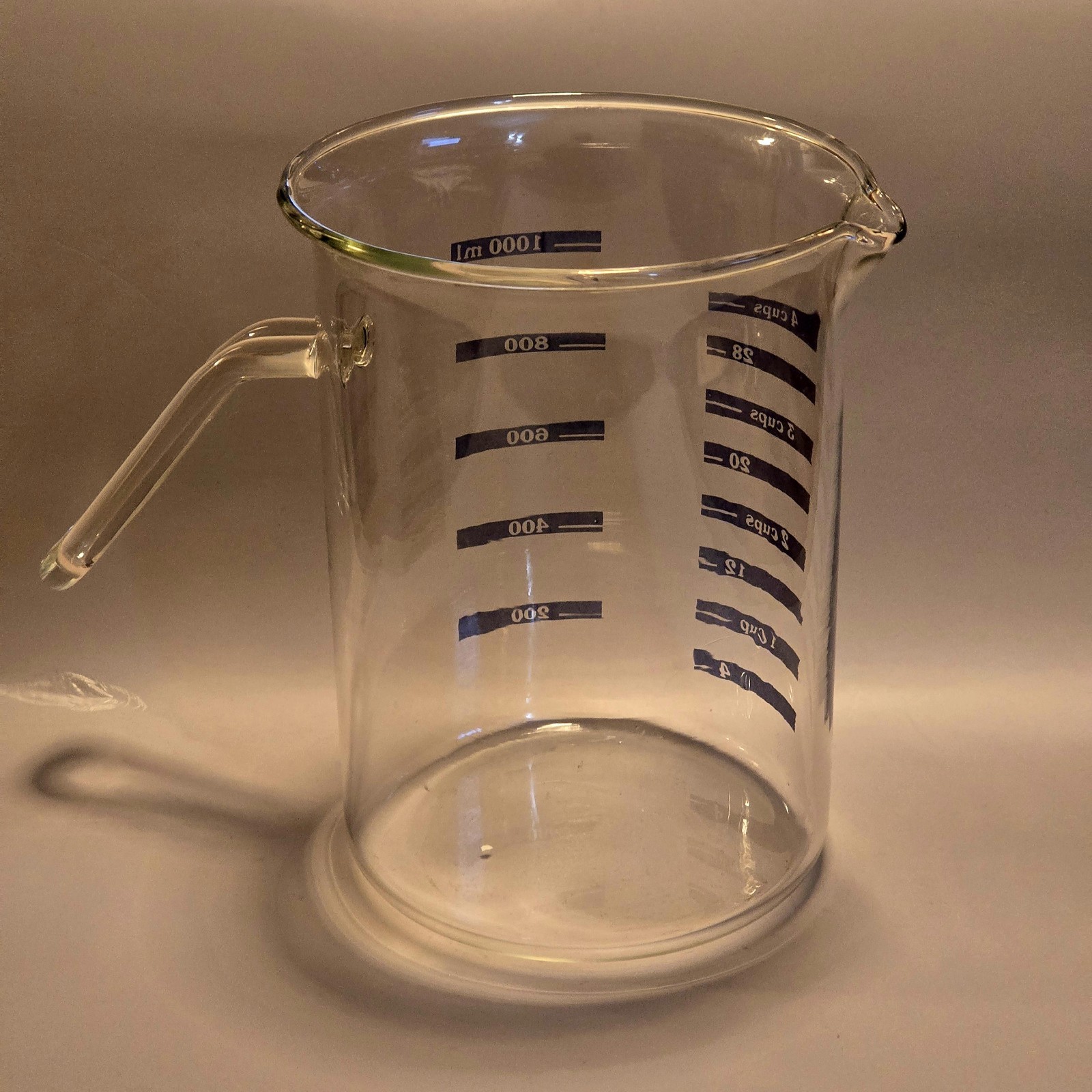 Borosilicate Glass Chemistry Lab Beaker Measuring Cup Pour Spout Handle 1000 ML