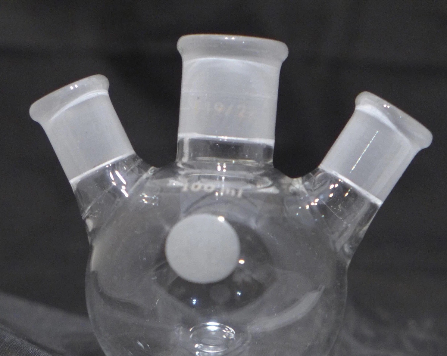 KIMBLE Angled Three-Neck Round Bottom Flask, 19/22 & 14/20, 100mL #295510-0100