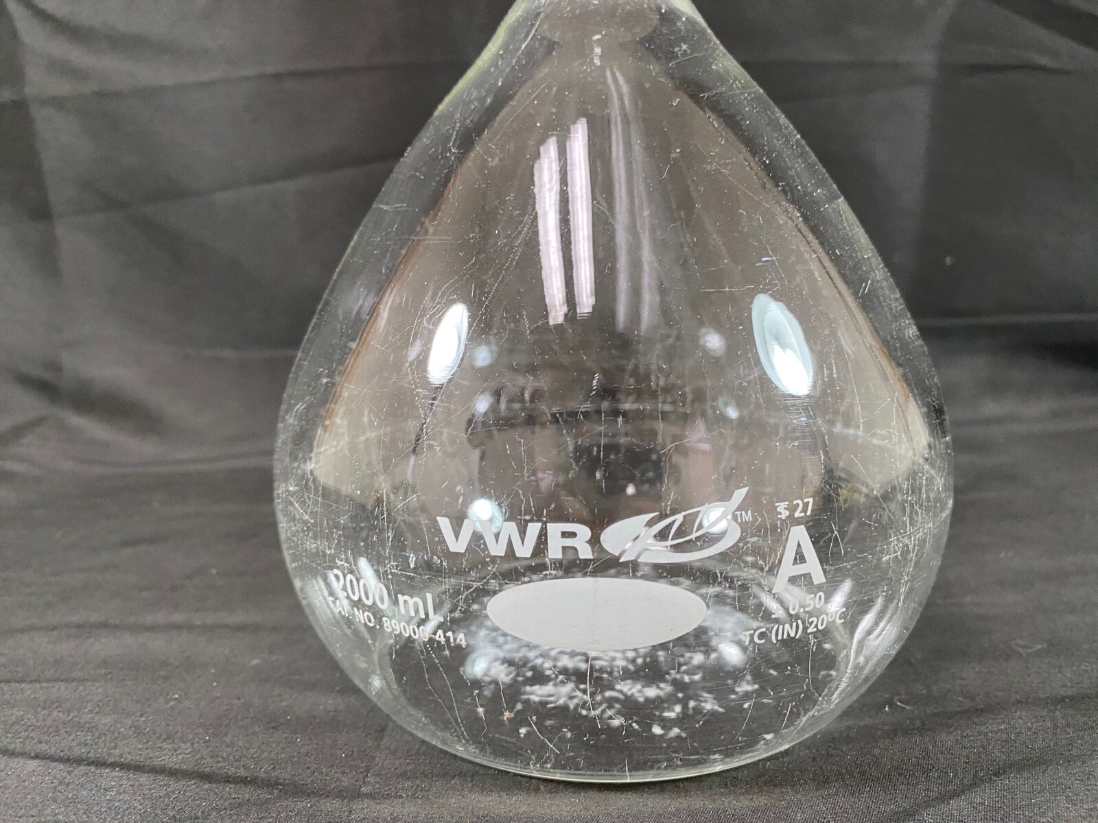 VWR 2000mL Class A Volumetric Flask With Glass Stopper #27 ±0.50 89000-414