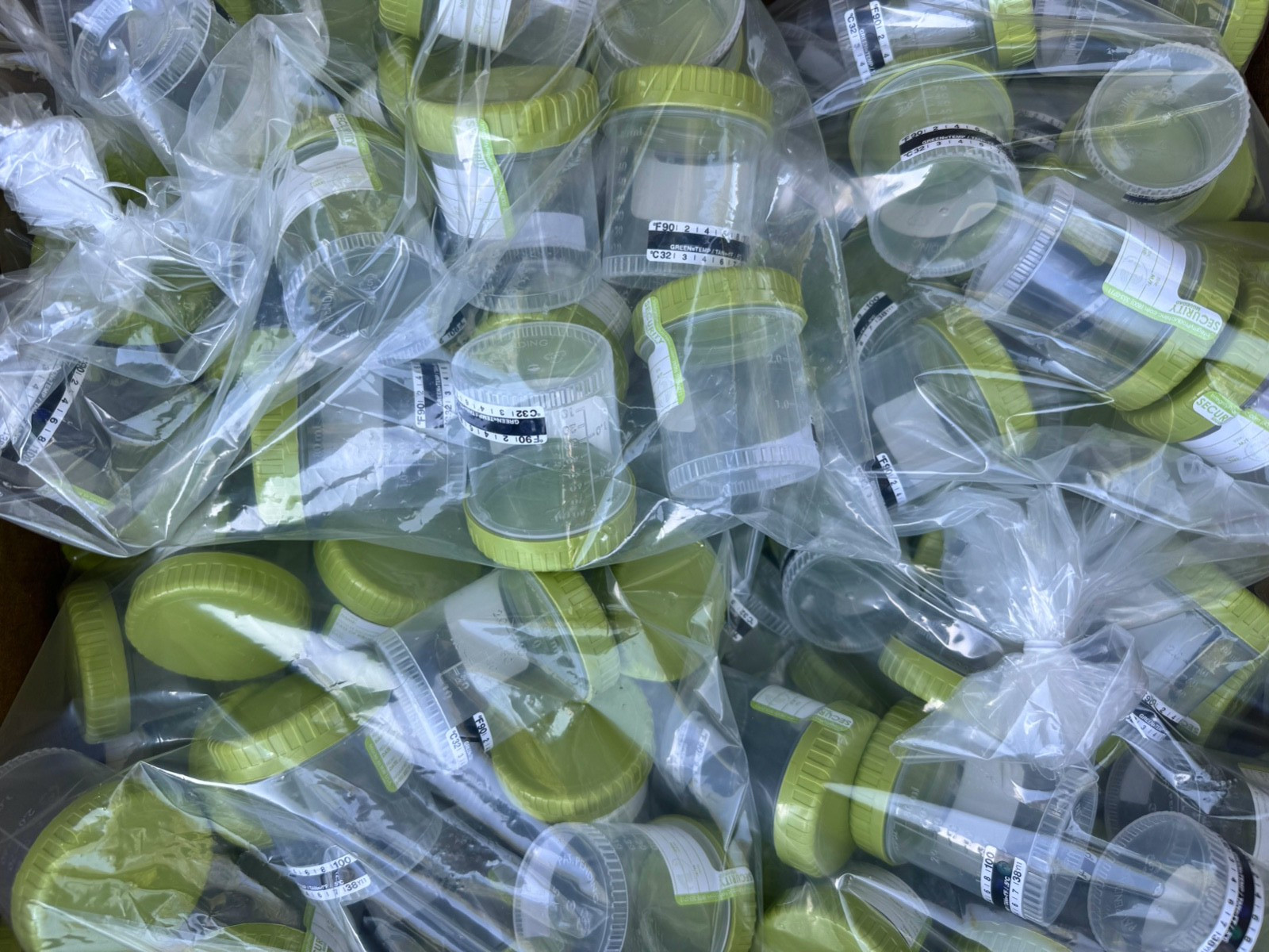 90 x 53mm Specimen Container Green Cap NS with Temperature Strip-Case of 400