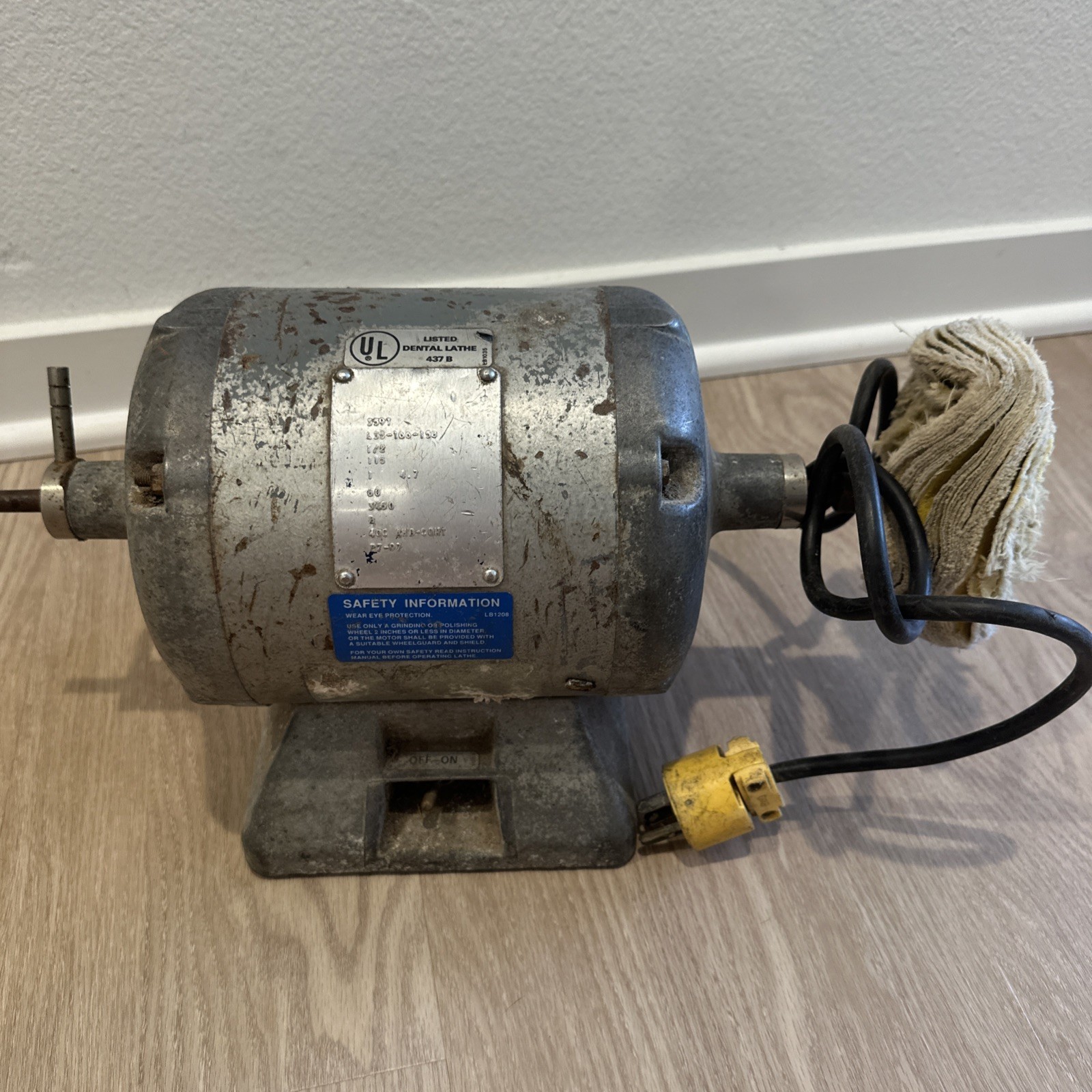 Baldor 437B Polishing Dental Lathe 3450 RPM 1/2 HP 359T L35-166-158