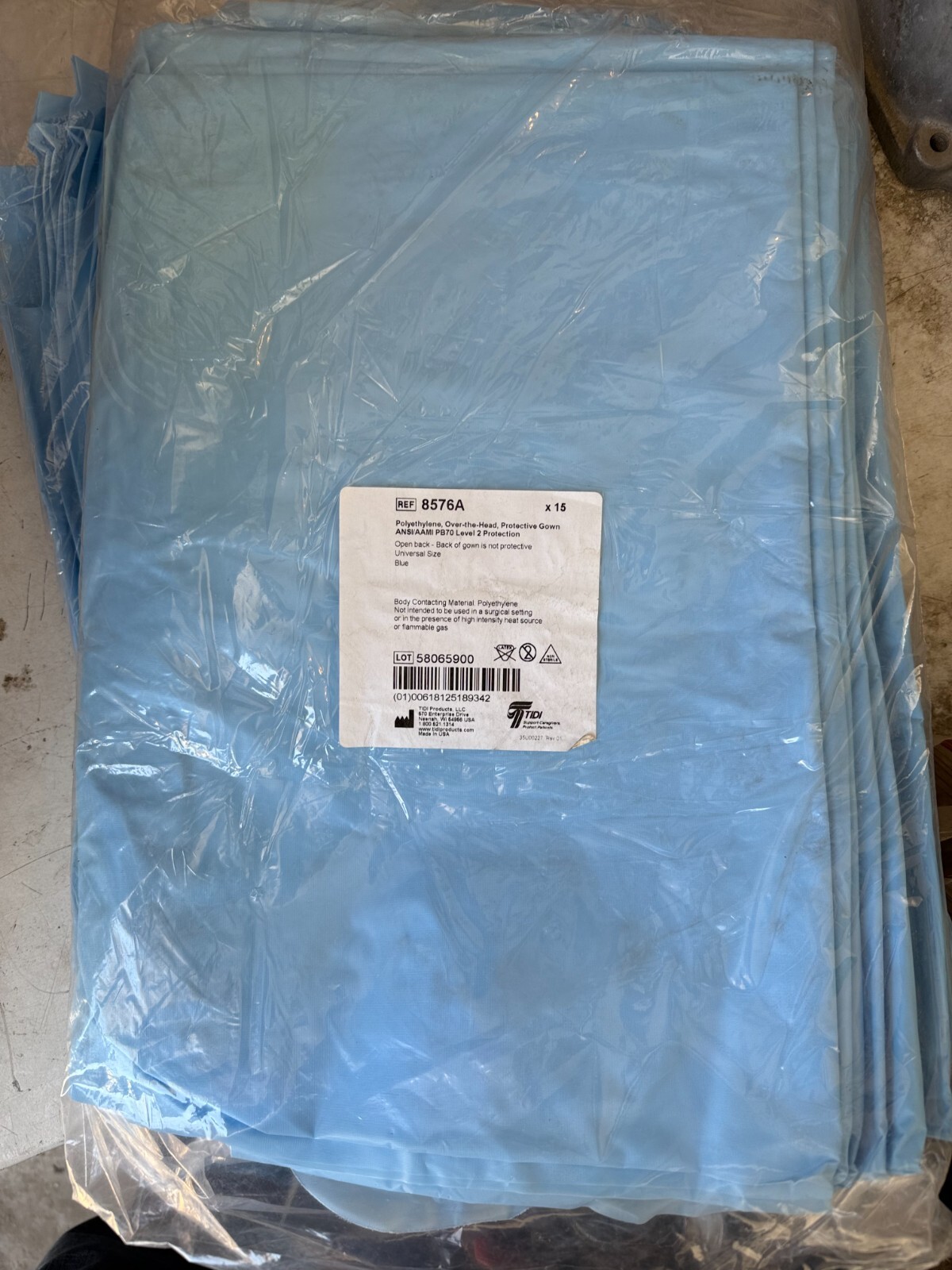 TIDI Shield AAMI Level 2 Isolation Gown Open Back Thumb Loop 8576A – 15 Pack
