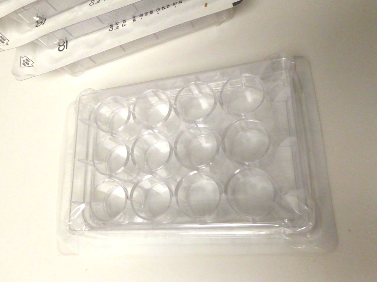 Corning Costar 3513 – 12 Well Clear Flat Bottom PS Microplates w/Lid, 40CT