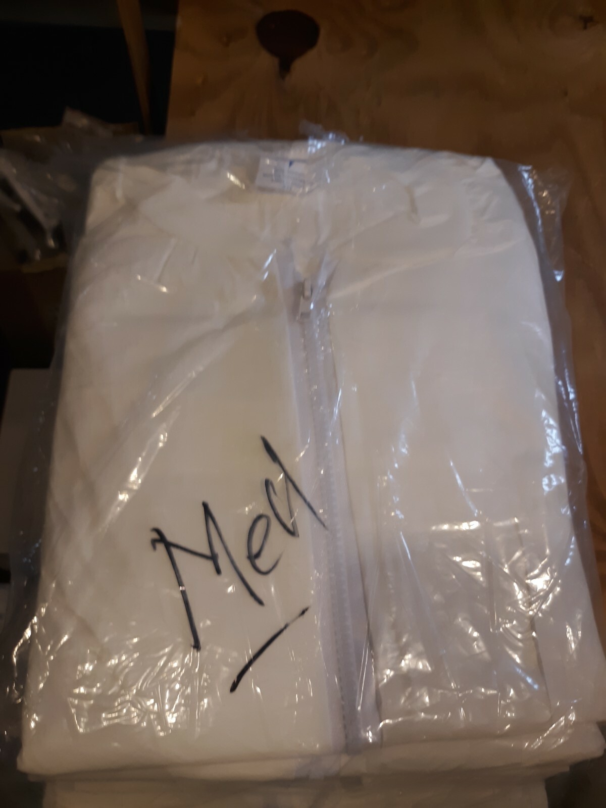 10 PACK NEW MEDIUM Medline Disposable Patient Gowns WHITE ZIPPER FULL LENGTH