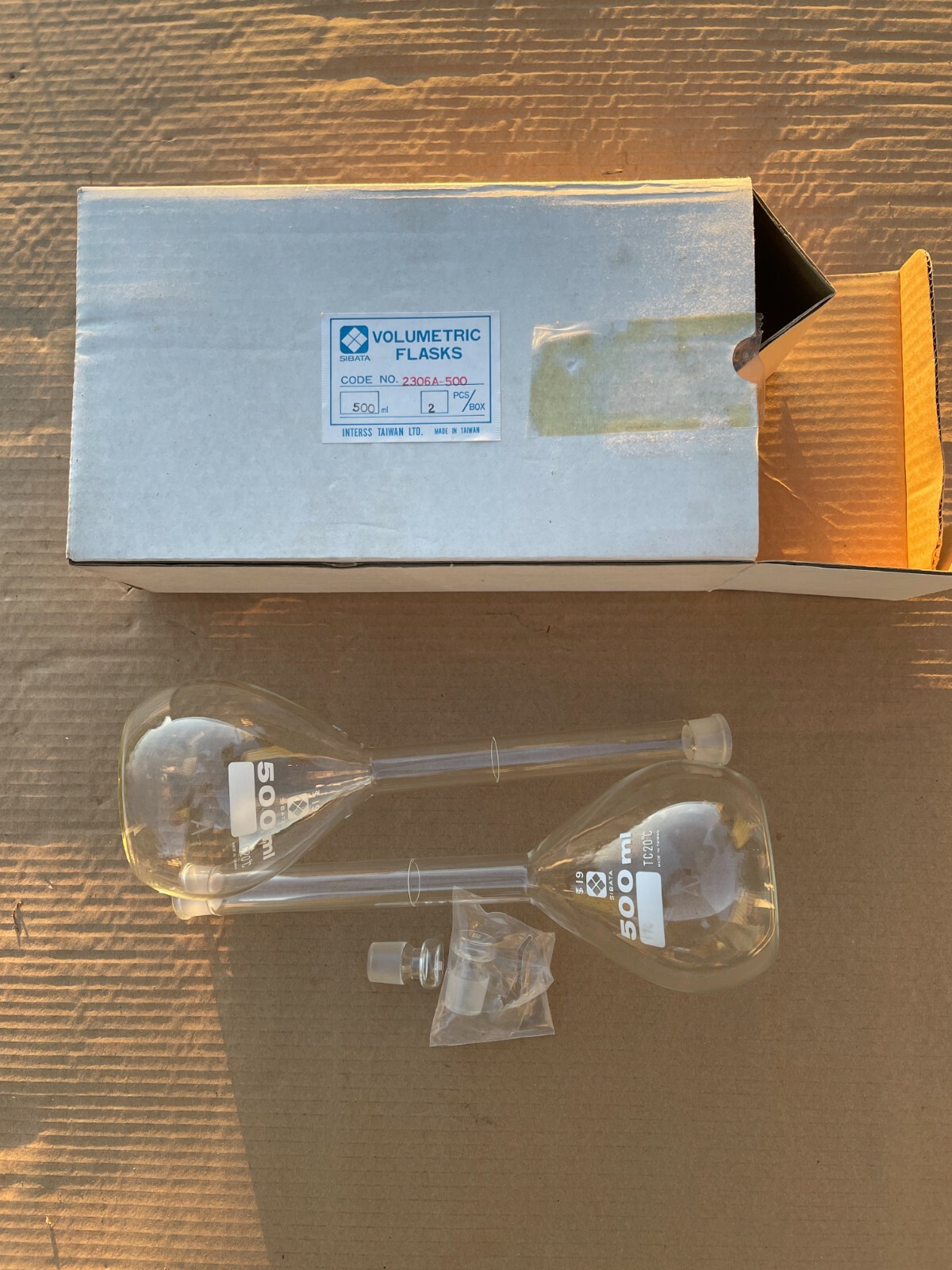 2 Volumetric Flask 500mL Class A Glass Stopper Pair Two New Sibata TC 20 C