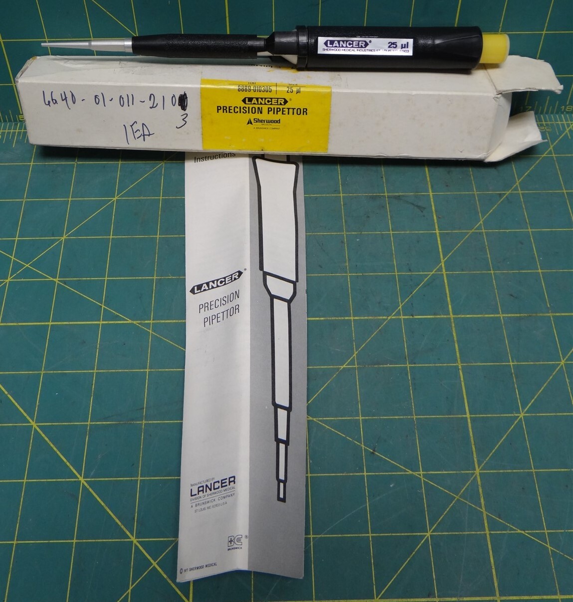 Sherwood Medical Lancer Precision Pipettor 25uL 8889-010305 NSN 6640-01-011-2103