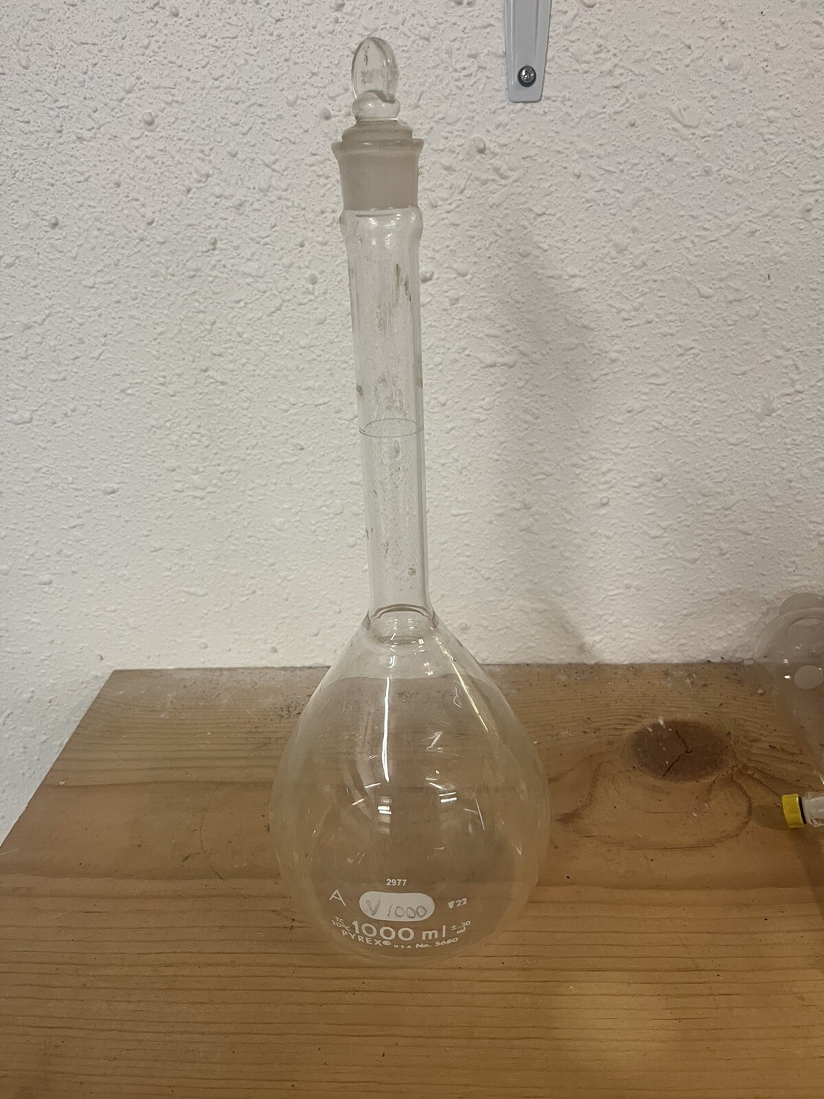 Pyrex 1000ml Grade A volumetric flask No. 5680 With Stopper