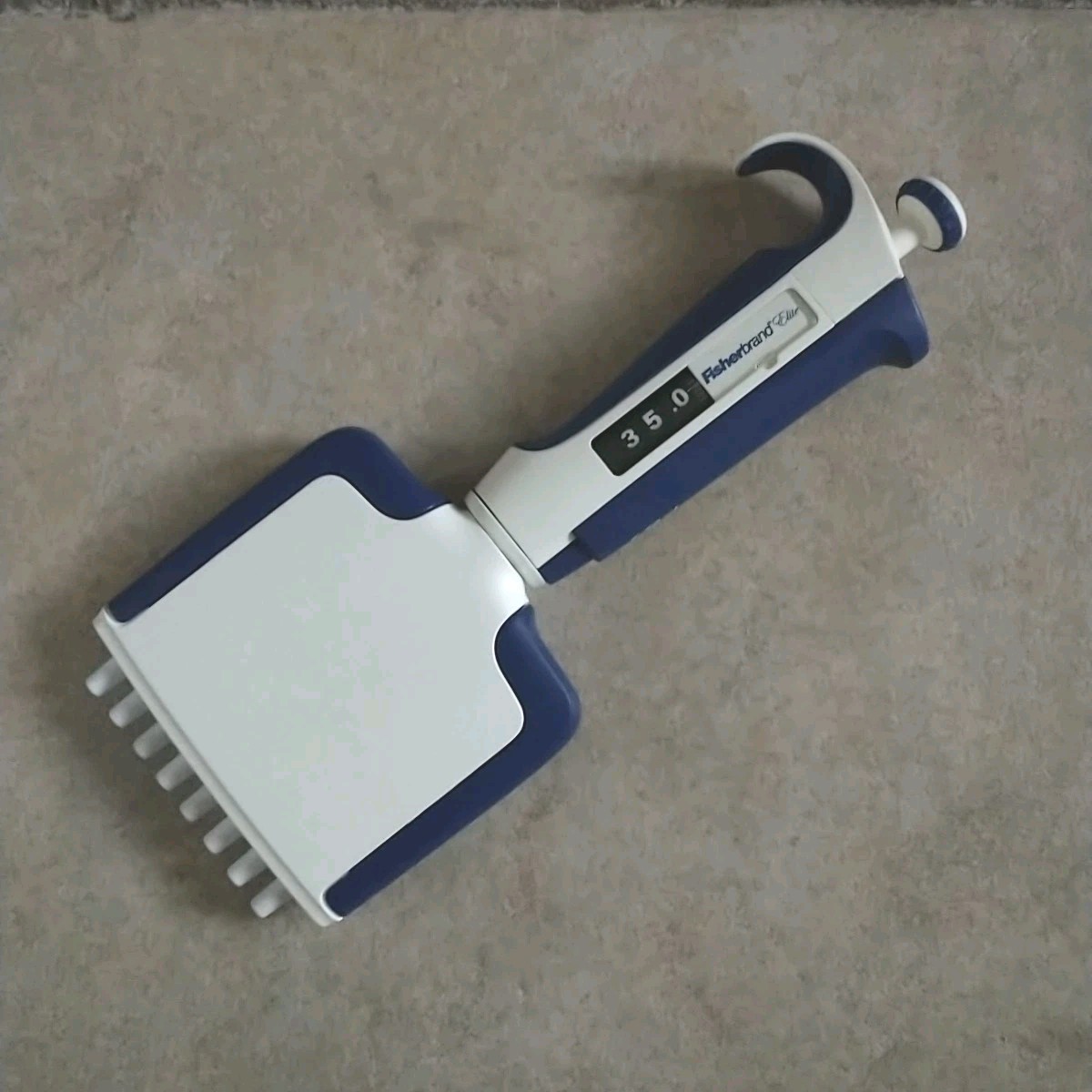 Thermo Fisherbrand Elite Multichannel Pipette 8 Channel 5-50 ul White Blue
