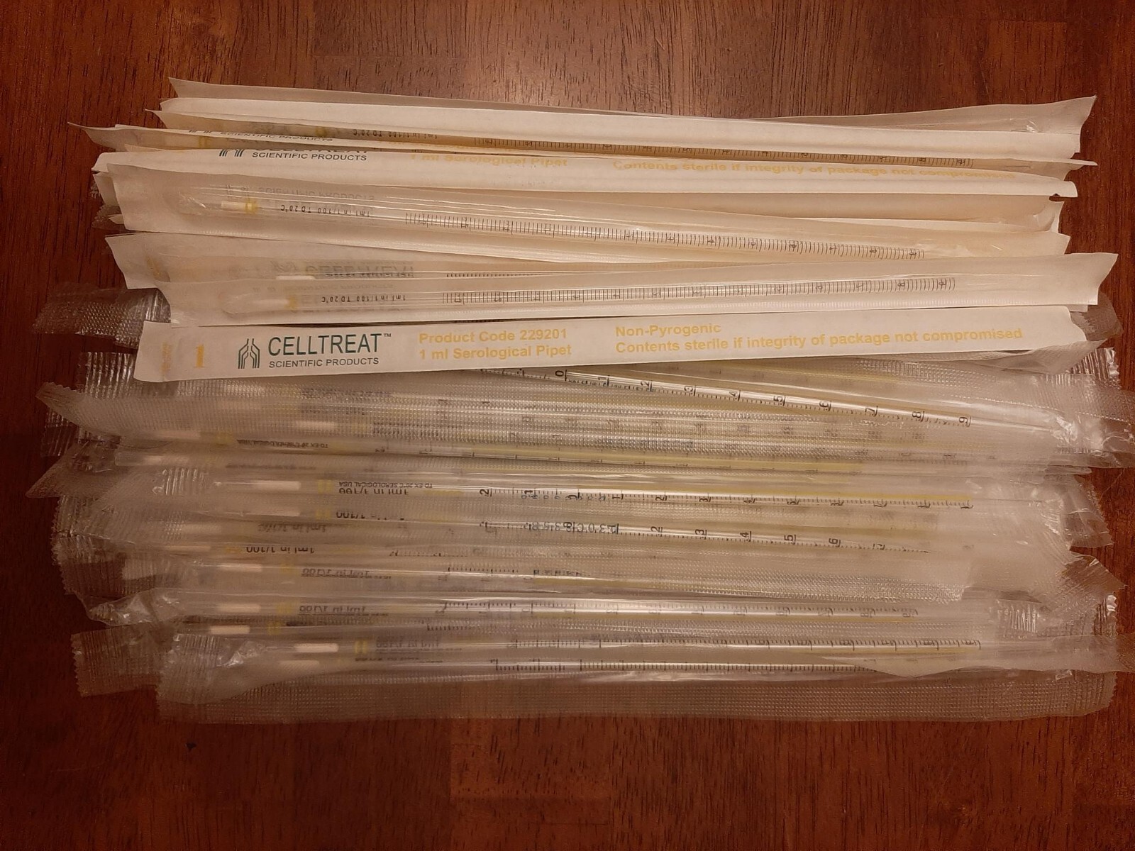 A lot of Celltreat, Falcom and Fisher 1ml serological pipettes, 79 packs