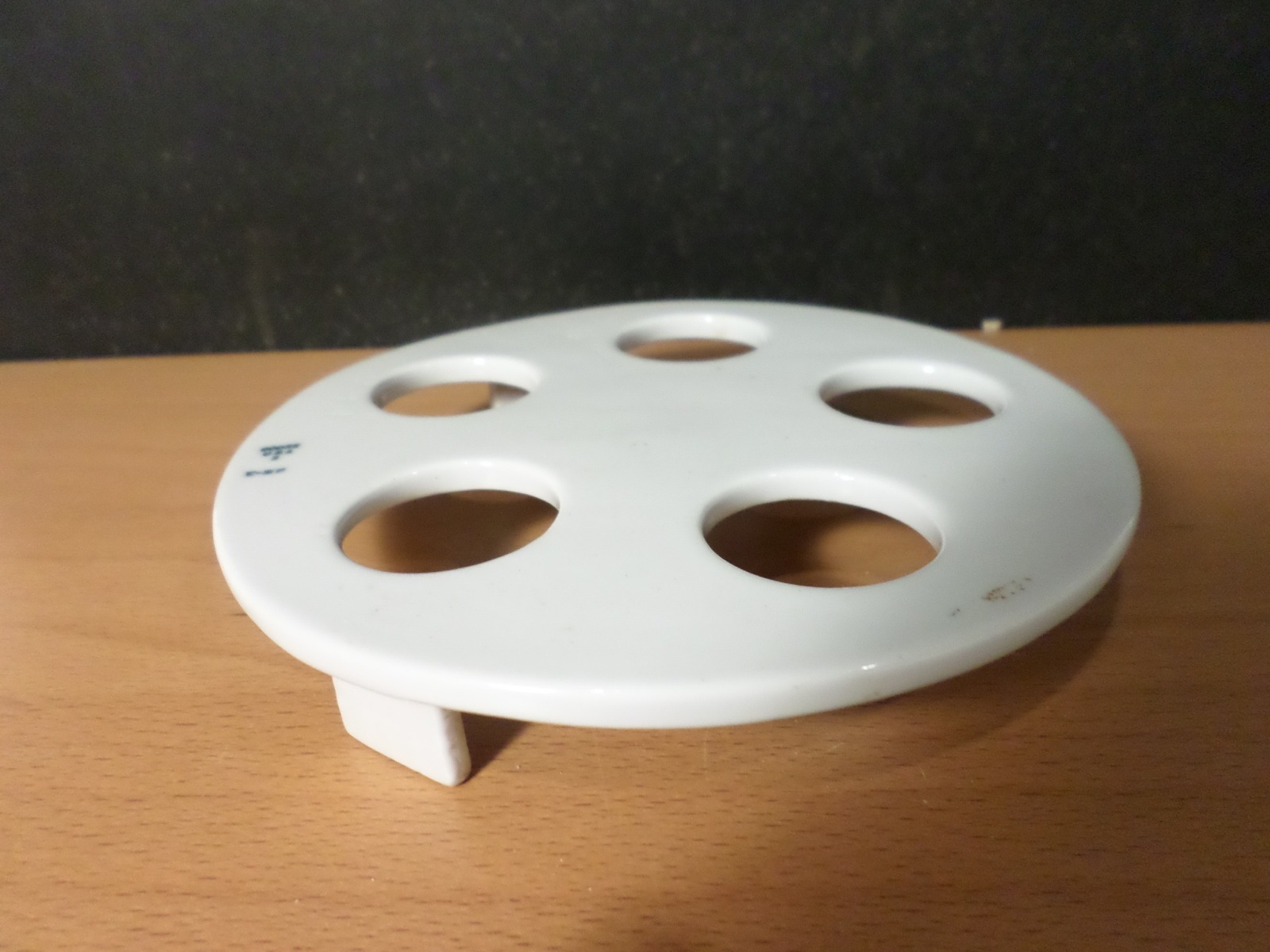 COORS COORSTEK Glazed Porcelain 142mm Diameter 30mm Hole Desiccator Plate 60446