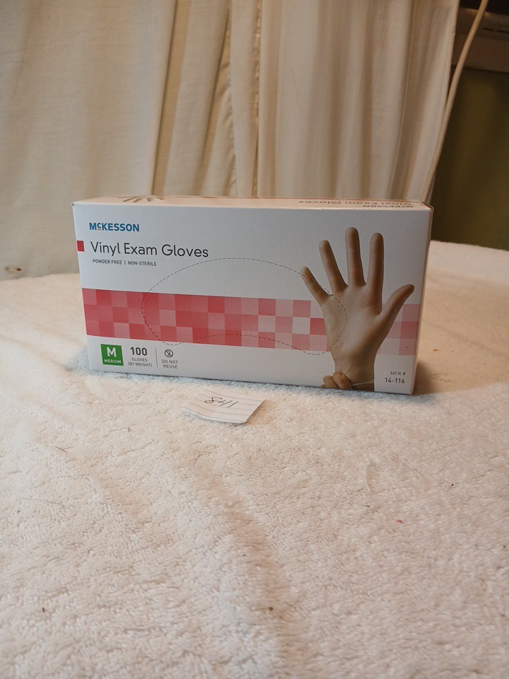 BOX of 100 SizeM McKesson Vinyl Exam Gloves Powder Free, Non-Sterile MFR 14-118