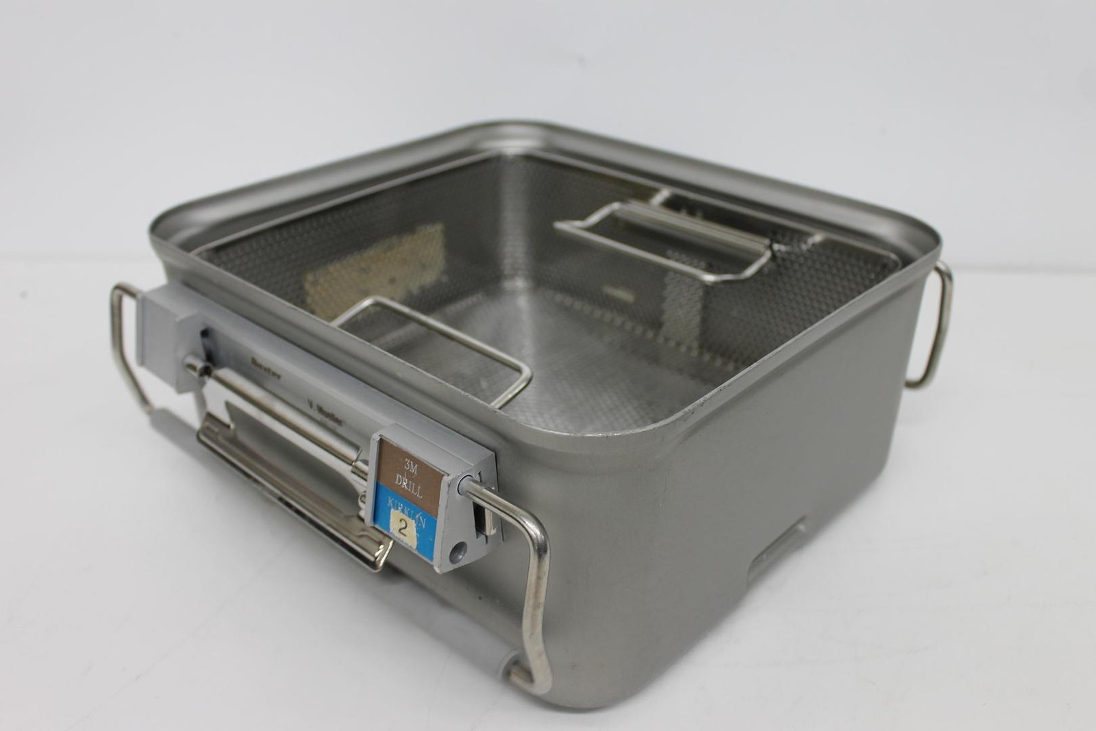 V Mueller Baxter 3M Drill Sterilization Box 12″x10″x5″ / Filter Holders, Basket