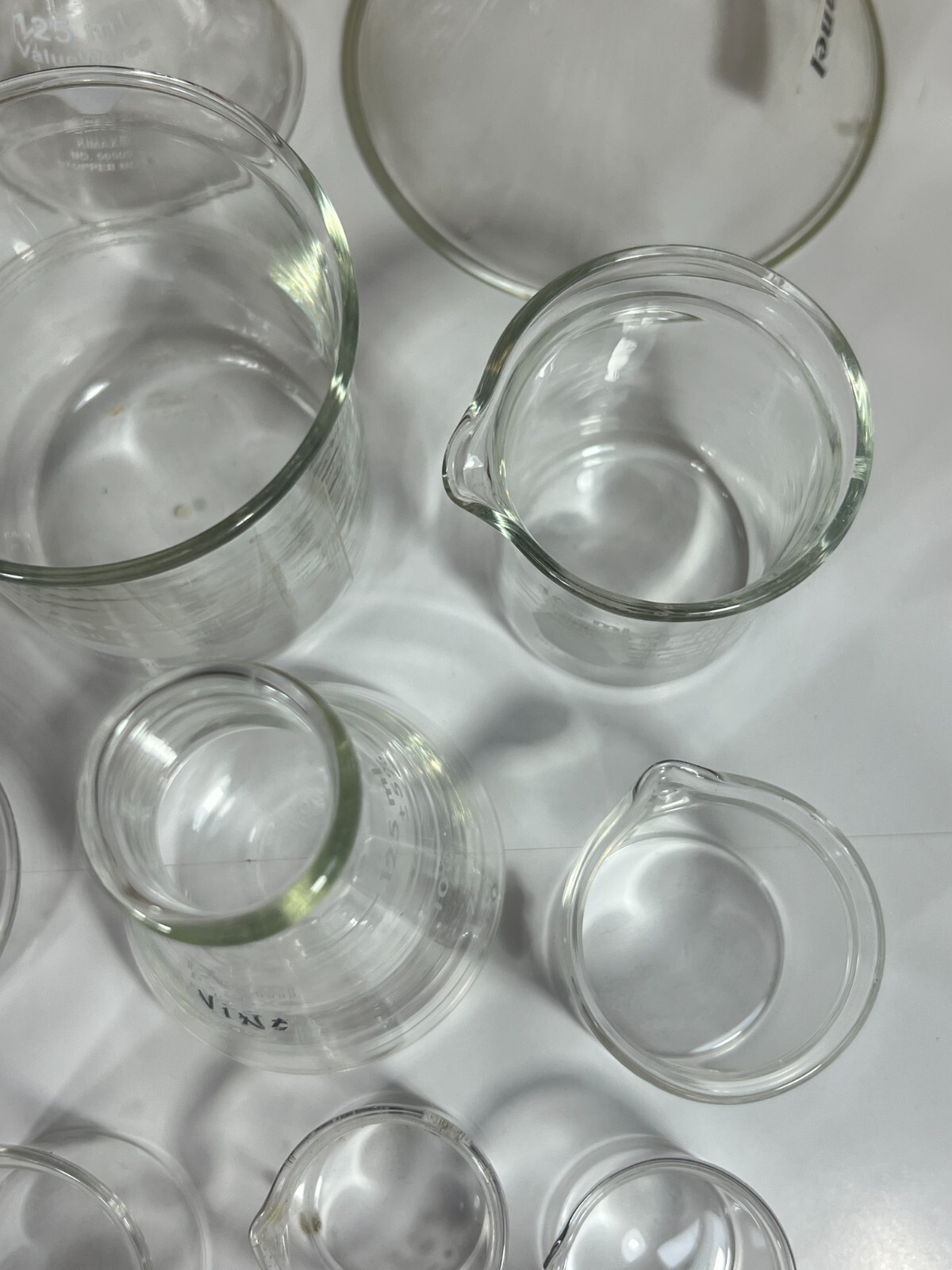 (Lot of 18) Various Funnel, Flask, Beaker Scientific Glass Scaled Various Volume