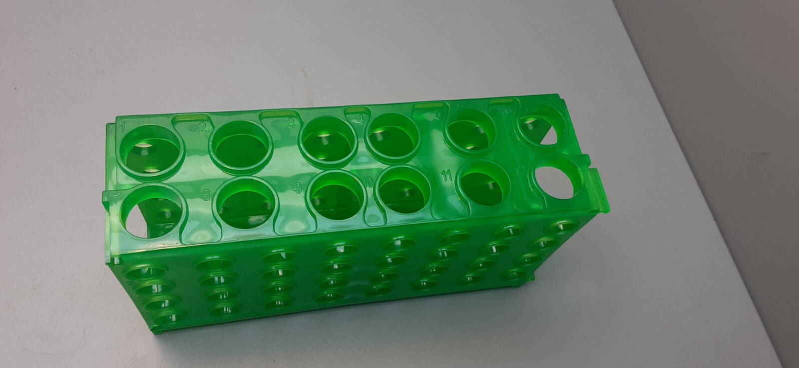4 WAY FLIPPER RACK rectangle 6 7/8 X 3 1/2″ X2″ /Green Very clean condition