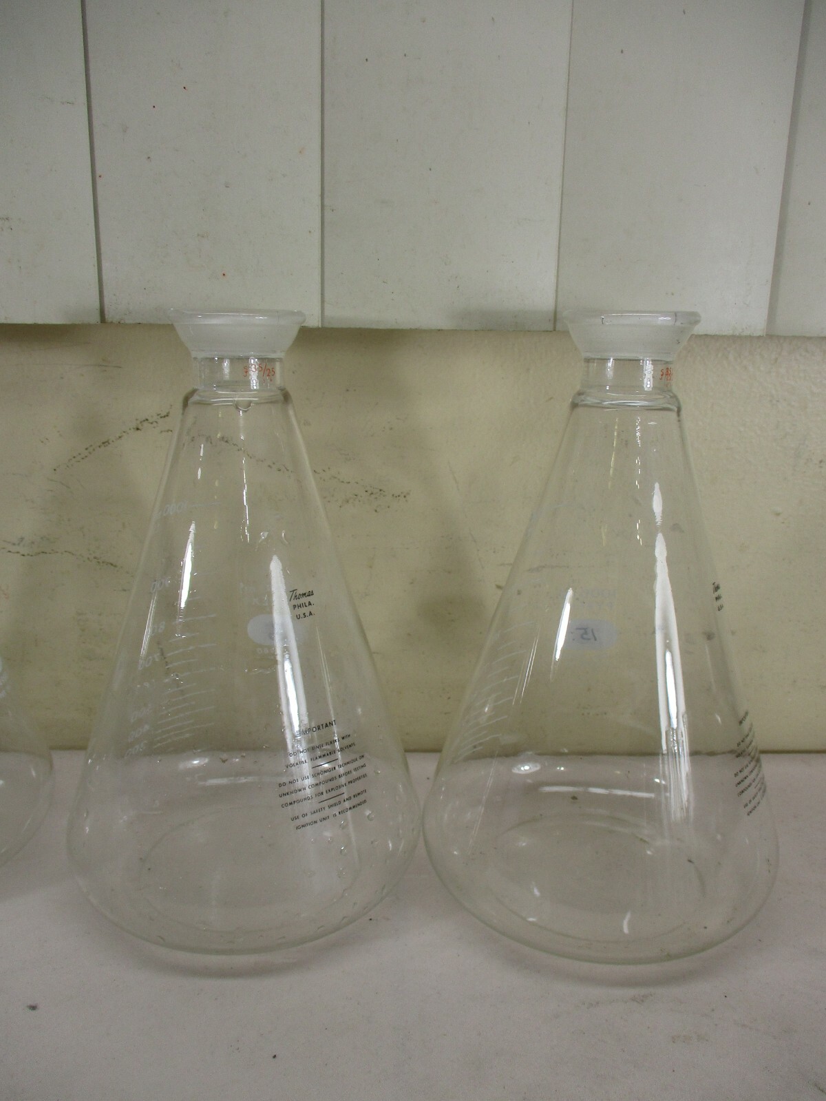27 Thomas Pyrex Glass Erlenmeyer Flask Beakers & Clamps Lot 1000,250,125 ml (A)