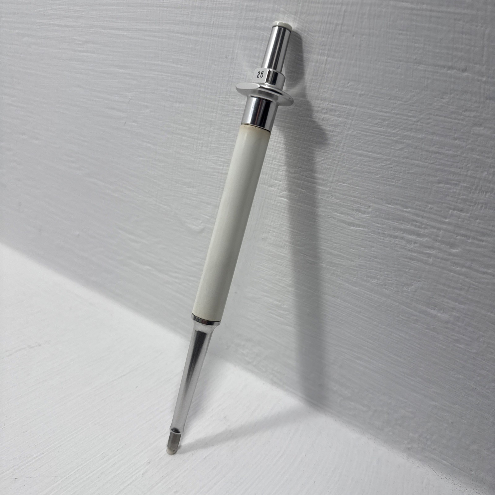 MLA D-Tipper 25uL Pipette White Precision: 1.12% Aluminum Stainless (PN: 1053C)
