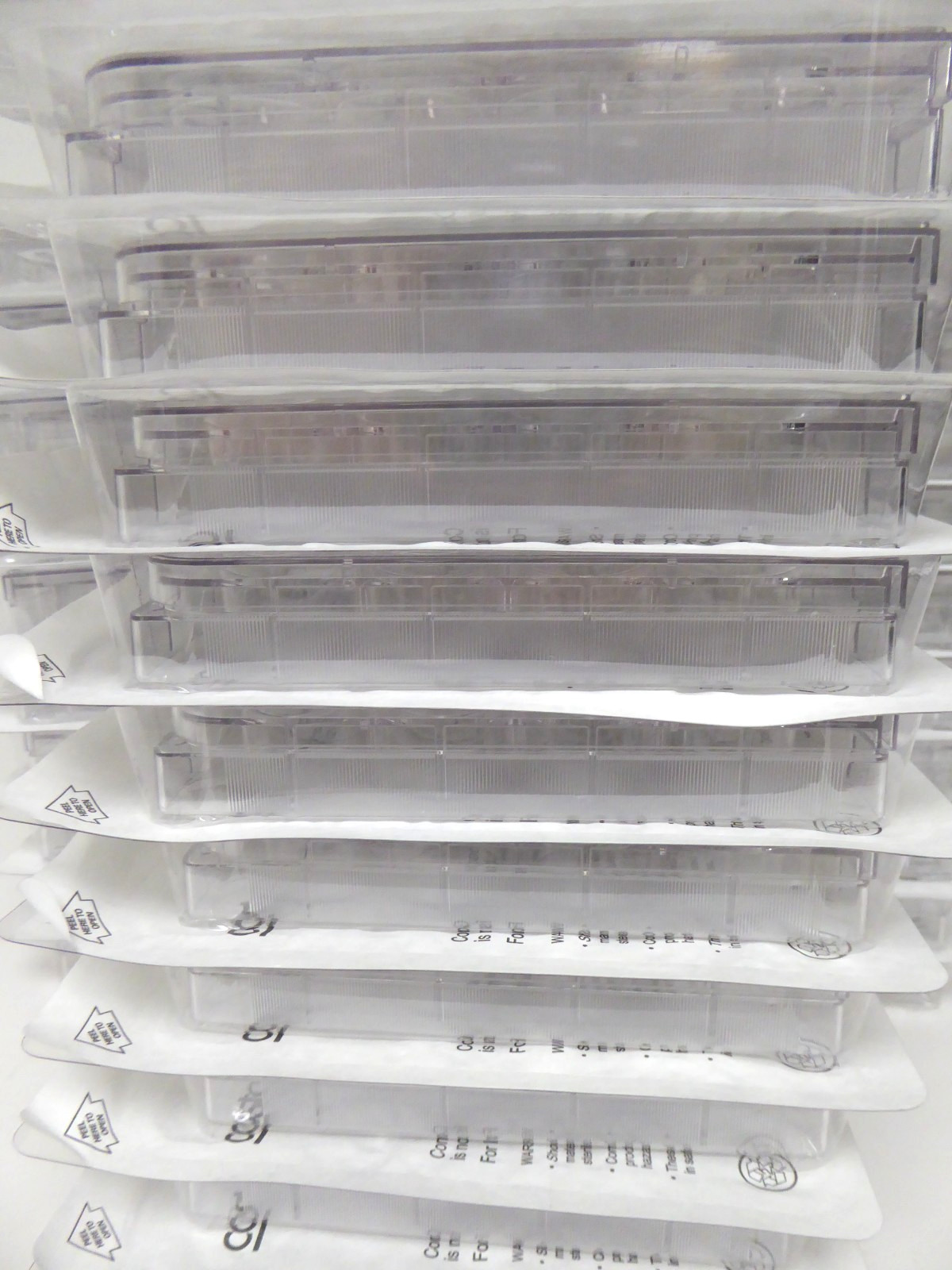 Corning Costar 3513 – 12 Well Clear Flat Bottom PS Microplates w/Lid, 40CT
