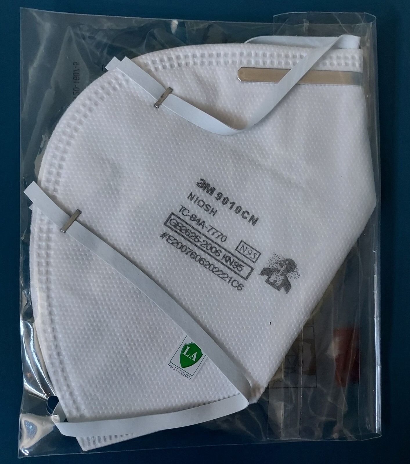 3M N95 NIOSH Approved Particulate Respirator Face Mask ( THIS IS A PACK OF 25 )