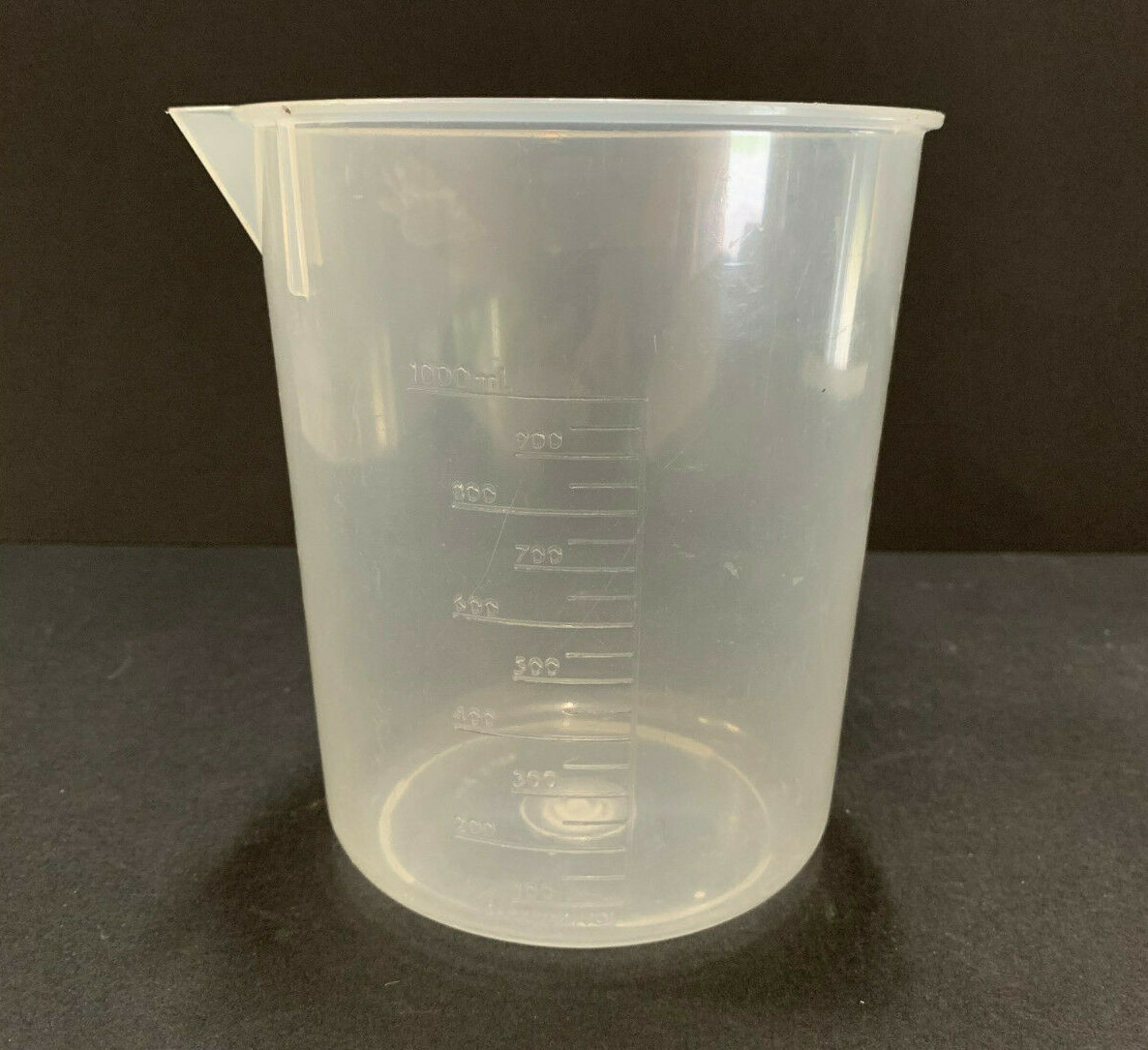 Plastic measuring Cup with Spout – 1000 mL